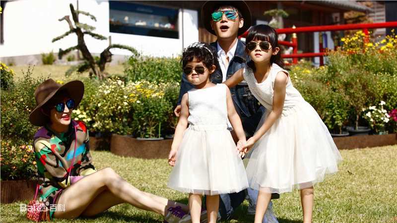 陆毅(Lu Yi)一家四口性感图片图集