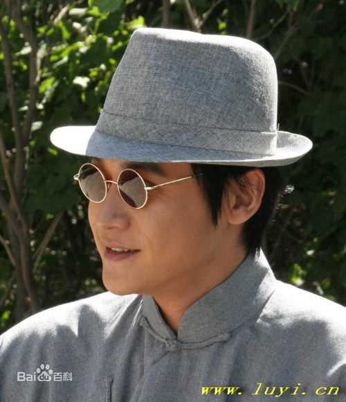 精选陆毅(Lu Yi)在2007年《夜幕下的哈尔滨》饰演王一民中的图册