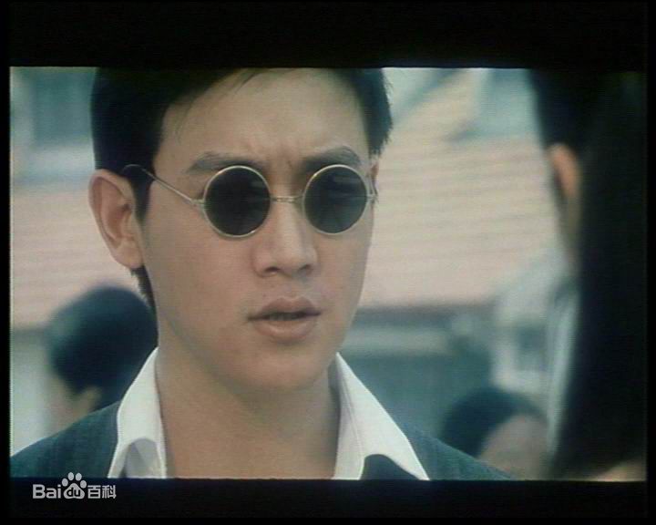 高清陆毅(Lu Yi)在2003年《兄弟》饰演韩雨中的图集