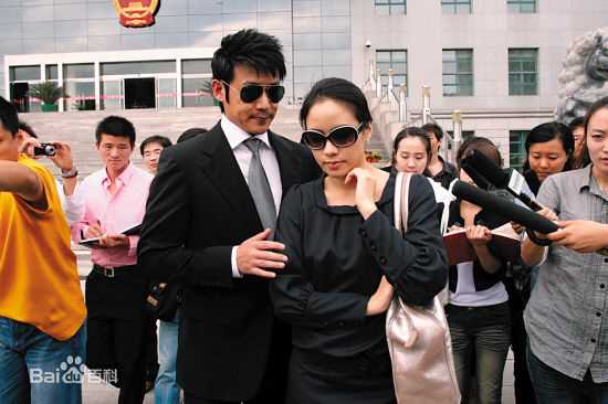 最新陆毅(Lu Yi)在2008年《爱情左灯右行》饰演律师中的壁纸