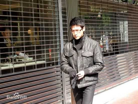 最全陆毅(Lu Yi)在2009年《线人》饰演华天中的壁纸