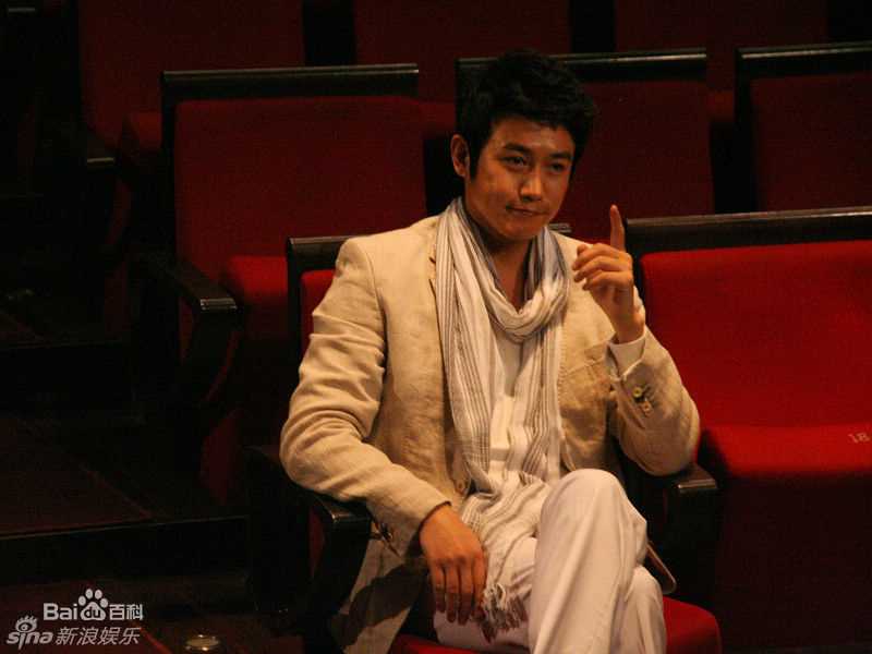 陆毅(Lu Yi)2009年参加世博会活动壁纸壁纸