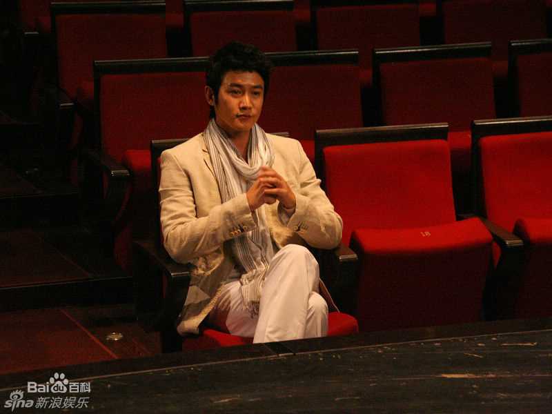 陆毅(Lu Yi)2009年参加世博会活动壁纸壁纸