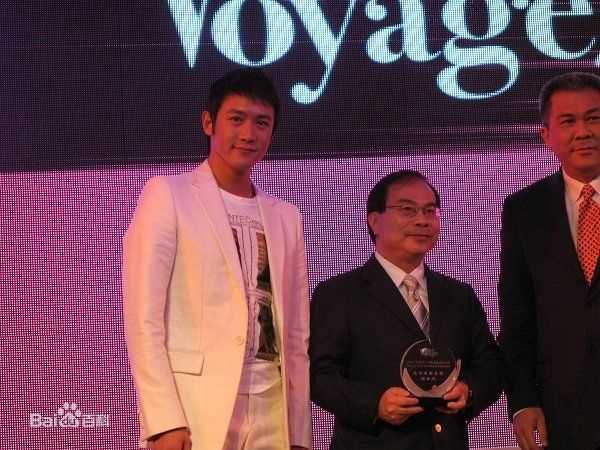 陆毅(Lu Yi)在2009年获《新旅行》绿色公益明星奖中的