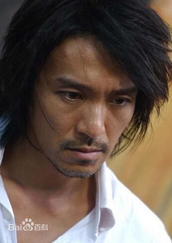 精选周星驰(Stephen Chow)在执导的《功夫》中的图册