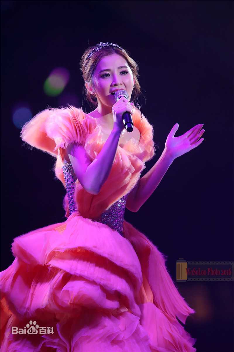 最新蔡卓妍(Charlene Choi)在《中的壁纸