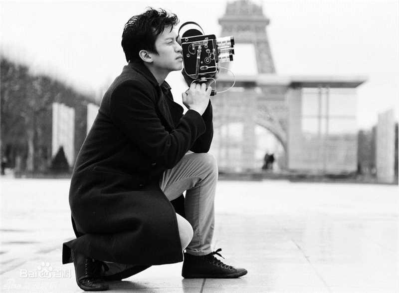 邓超(Deng Chao)巴黎采风前后照片