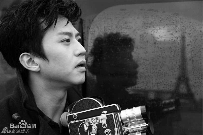 邓超(Deng Chao)巴黎采风前后照片