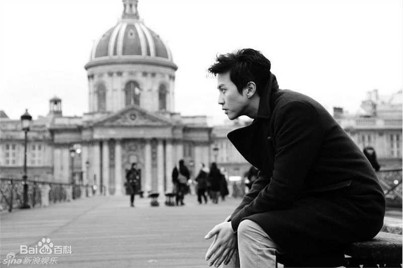 邓超(Deng Chao)巴黎采风前后照片