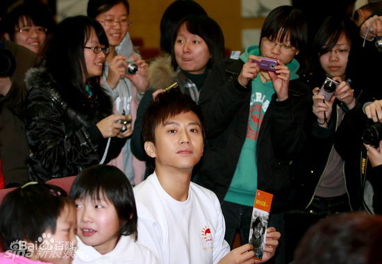 邓超(Deng Chao)阳光女孩基金形象代言人素颜照相册