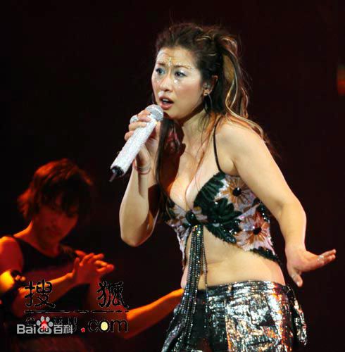 叶倩文(Sally Yeh)舞台上的生活照