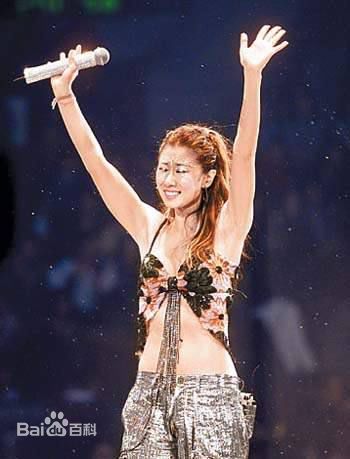 叶倩文(Sally Yeh)舞台上的生活照
