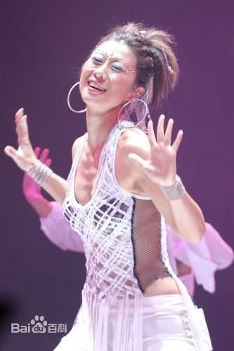 叶倩文(Sally Yeh)舞台上的生活照