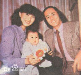 狄龙(Tommy Tam)家人性感图片壁纸