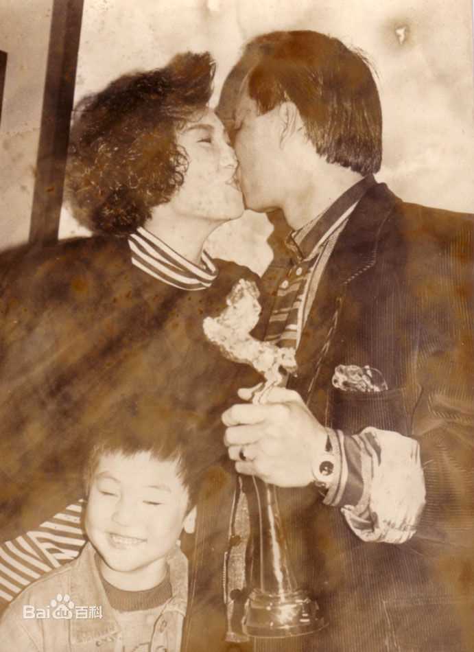 狄龙(Tommy Tam)家人性感图片壁纸