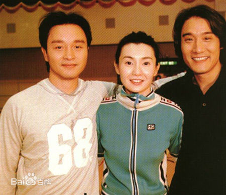 张国荣（原名张发宗）(Leslie Cheung（英）、レスリーチャン（日）)张国荣与朋友合影性感图片图集