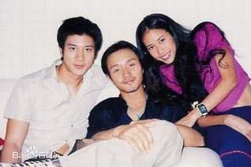 张国荣（原名张发宗）(Leslie Cheung（英）、レスリーチャン（日）)张国荣与朋友合影性感图片图集