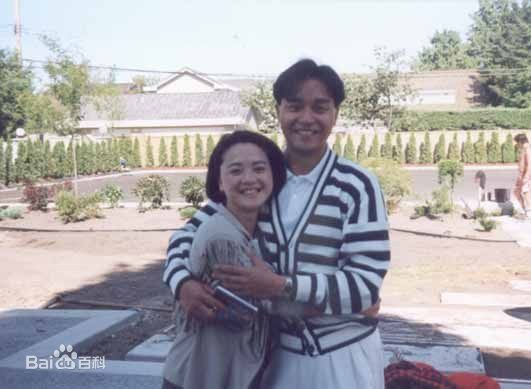 张国荣（原名张发宗）(Leslie Cheung（英）、レスリーチャン（日）)张国荣与朋友合影性感图片图集