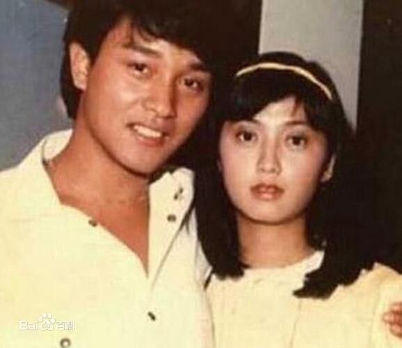 张国荣（原名张发宗）(Leslie Cheung（英）、レスリーチャン（日）)张国荣与朋友合影性感图片图集