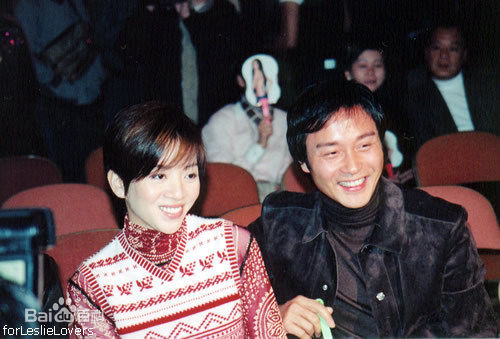 张国荣（原名张发宗）(Leslie Cheung（英）、レスリーチャン（日）)张国荣与朋友合影性感图片图集