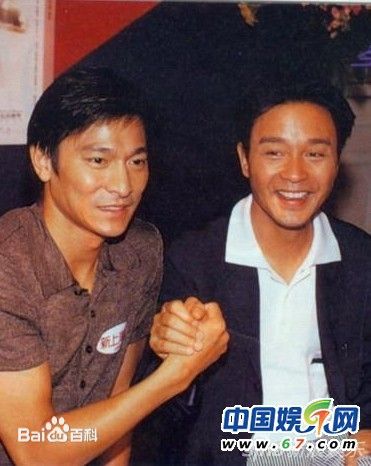 张国荣（原名张发宗）(Leslie Cheung（英）、レスリーチャン（日）)张国荣与朋友合影性感图片图集