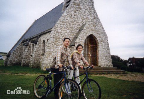 张国荣（原名张发宗）(Leslie Cheung（英）、レスリーチャン（日）)张国荣与朋友合影性感图片图集