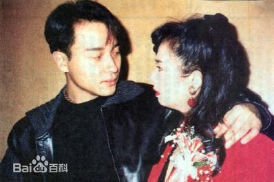 张国荣（原名张发宗）(Leslie Cheung（英）、レスリーチャン（日）)张国荣与朋友合影性感图片图集