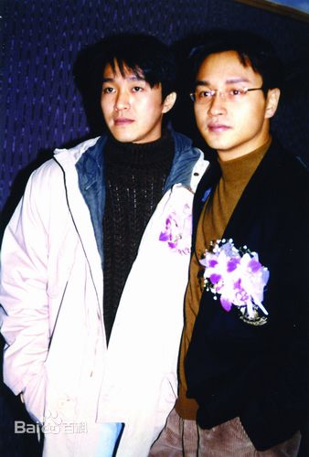 张国荣（原名张发宗）(Leslie Cheung（英）、レスリーチャン（日）)张国荣与朋友合影性感图片图集