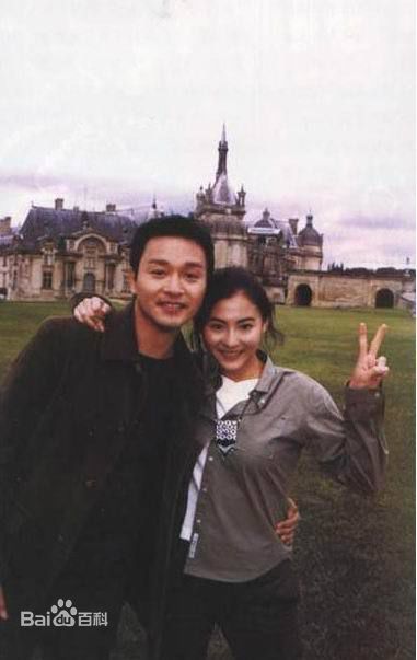 张国荣（原名张发宗）(Leslie Cheung（英）、レスリーチャン（日）)张国荣与朋友合影性感图片图集