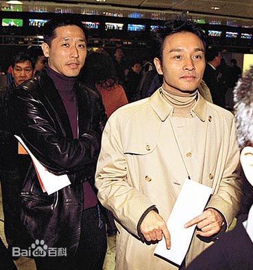 张国荣（原名张发宗）(Leslie Cheung（英）、レスリーチャン（日）)张国荣与朋友合影性感图片图集