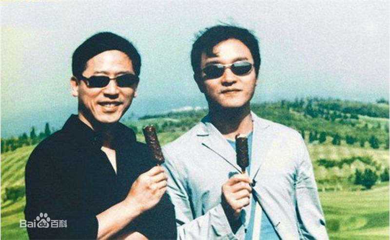 张国荣（原名张发宗）(Leslie Cheung（英）、レスリーチャン（日）)张国荣与朋友合影性感图片图集