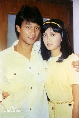 张国荣（原名张发宗）(Leslie Cheung（英）、レスリーチャン（日）)张国荣与朋友合影性感图片图集