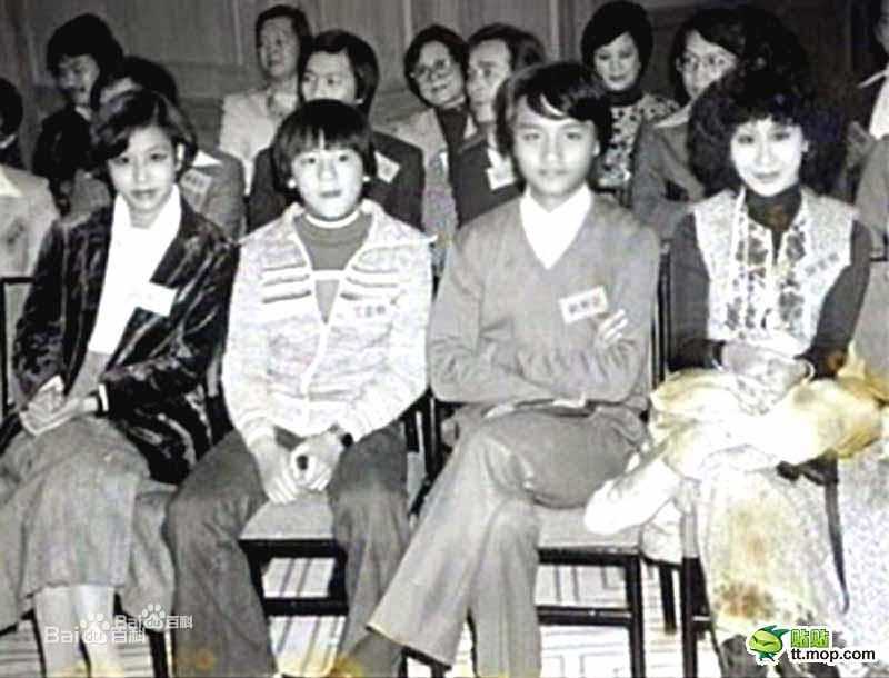 张国荣（原名张发宗）(Leslie Cheung（英）、レスリーチャン（日）)张国荣与朋友合影性感图片图集