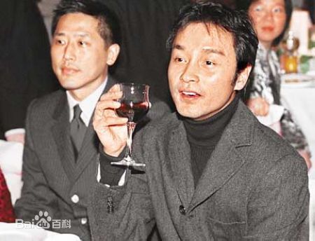 张国荣（原名张发宗）(Leslie Cheung（英）、レスリーチャン（日）)张国荣与朋友合影性感图片图集