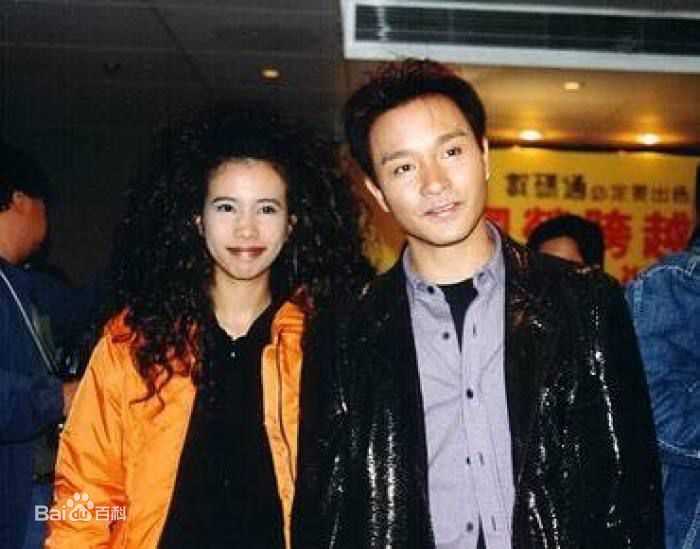 张国荣（原名张发宗）(Leslie Cheung（英）、レスリーチャン（日）)张国荣与朋友合影性感图片图集