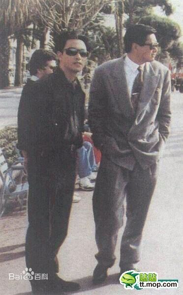 张国荣（原名张发宗）(Leslie Cheung（英）、レスリーチャン（日）)张国荣与朋友合影性感图片图集