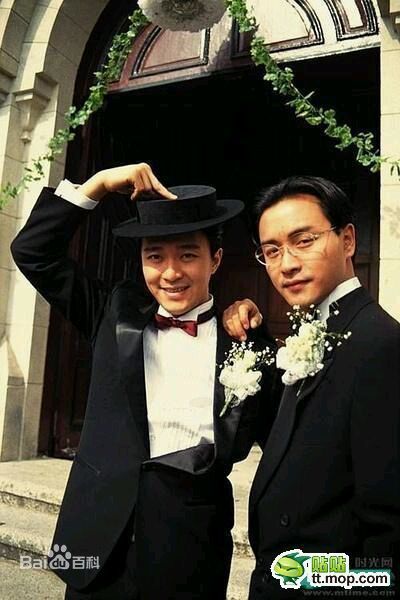 张国荣（原名张发宗）(Leslie Cheung（英）、レスリーチャン（日）)张国荣与朋友合影性感图片图集