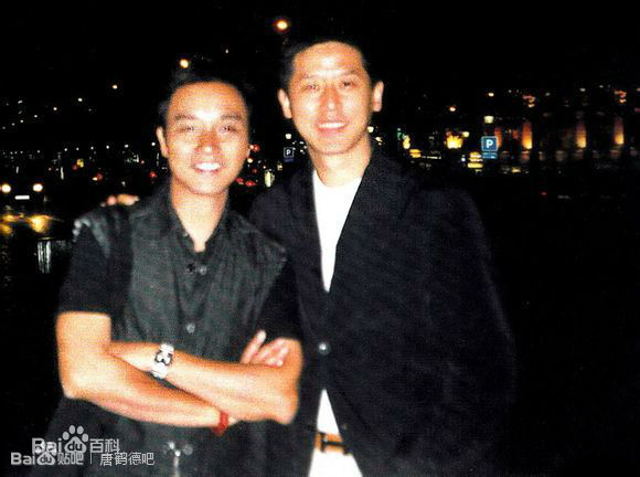 张国荣（原名张发宗）(Leslie Cheung（英）、レスリーチャン（日）)张国荣与朋友合影性感图片图集
