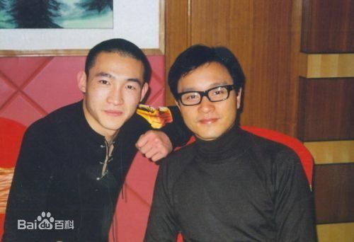 张国荣（原名张发宗）(Leslie Cheung（英）、レスリーチャン（日）)张国荣与朋友合影性感图片图集