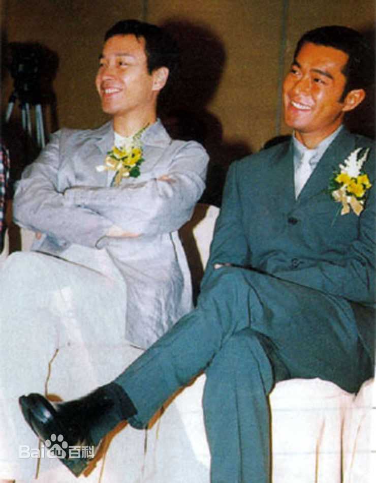 张国荣（原名张发宗）(Leslie Cheung（英）、レスリーチャン（日）)张国荣与朋友合影性感图片图集