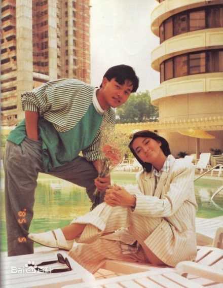 张国荣（原名张发宗）(Leslie Cheung（英）、レスリーチャン（日）)张国荣与朋友合影性感图片图集