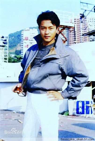 张国荣（原名张发宗）(Leslie Cheung（英）、レスリーチャン（日）)张国荣照片壁纸壁纸