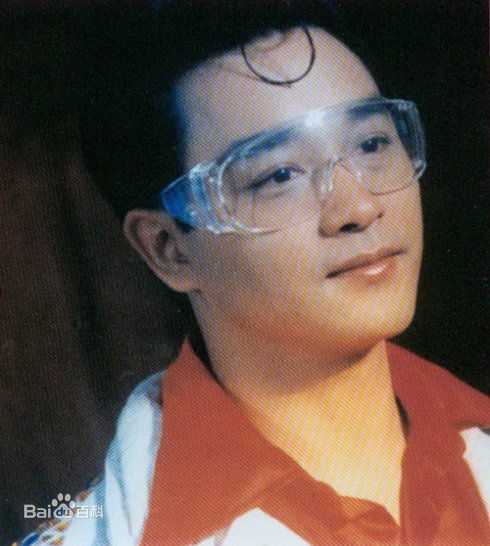 张国荣（原名张发宗）(Leslie Cheung（英）、レスリーチャン（日）)张国荣壁纸壁纸