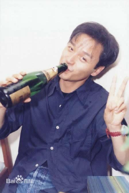 张国荣（原名张发宗）(Leslie Cheung（英）、レスリーチャン（日）)张国荣壁纸壁纸