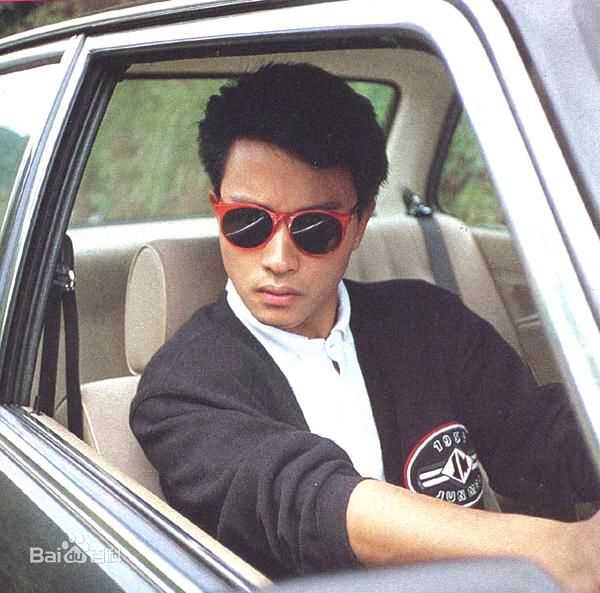 张国荣（原名张发宗）(Leslie Cheung（英）、レスリーチャン（日）)张国荣壁纸壁纸