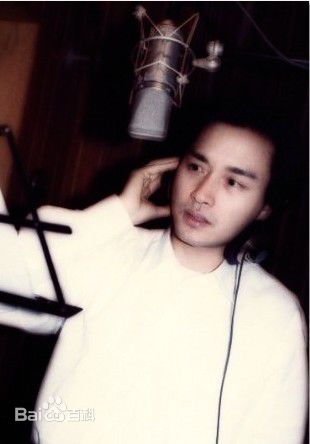 张国荣（原名张发宗）(Leslie Cheung（英）、レスリーチャン（日）)张国荣壁纸壁纸