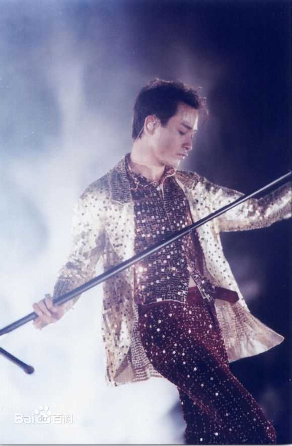 张国荣（原名张发宗）(Leslie Cheung（英）、レスリーチャン（日）)张国荣演唱会现场图册