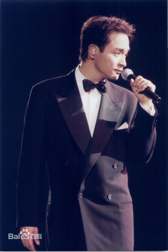 张国荣（原名张发宗）(Leslie Cheung（英）、レスリーチャン（日）)张国荣演唱会现场图册