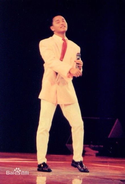 张国荣（原名张发宗）(Leslie Cheung（英）、レスリーチャン（日）)张国荣演唱会现场图册