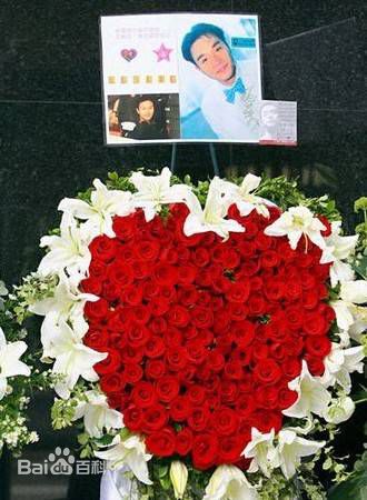 张国荣（原名张发宗）(Leslie Cheung（英）、レスリーチャン（日）)葬礼照片性感图片壁纸